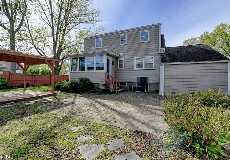 72 Colonial Dr — Photo 41