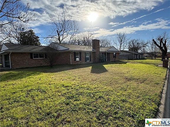 2nd image of 1402 Goode Dr