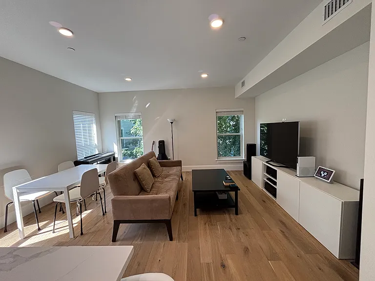 27 Washington St #302 — Photo 7