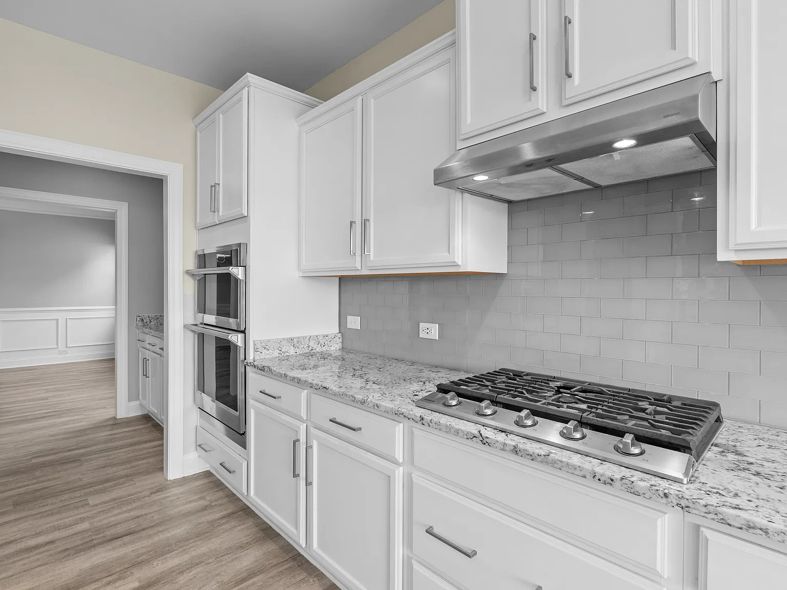 4 bed, 4000 sqft, $3,139 — Photo 4