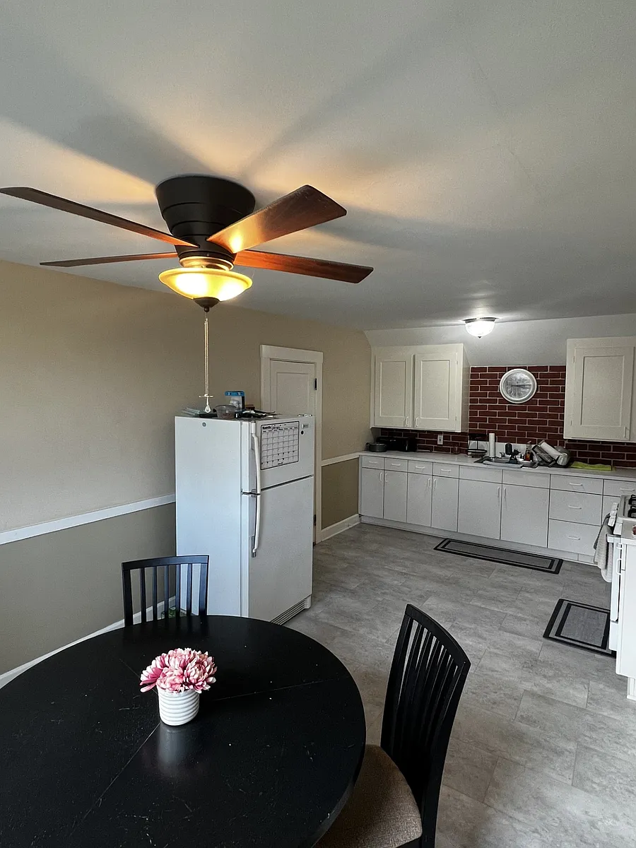 Building Photo - 145 Sylvan St #5