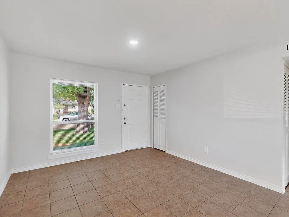 4009 Providence Dr