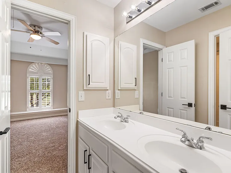 684 Hollow Cir — Photo 23