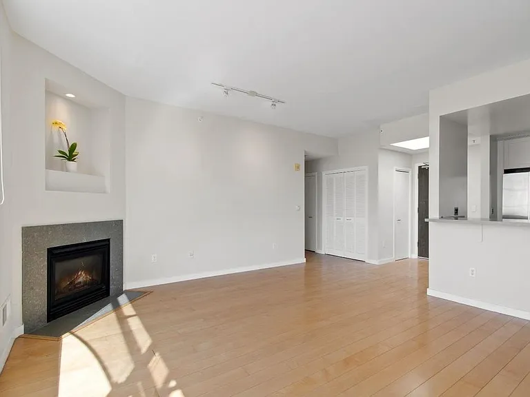1600 Webster St #409 — Photo 1