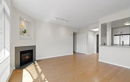 1600 Webster St #409 Photo 1