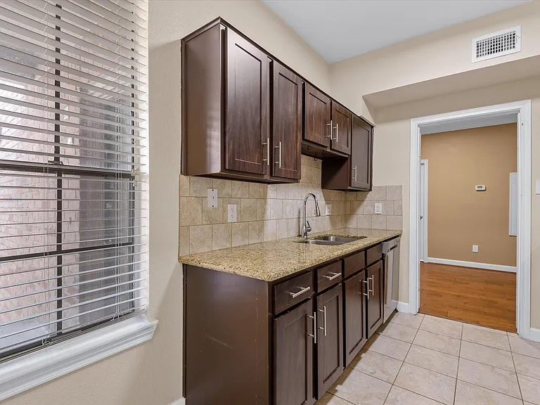 2255 Braeswood Park Dr #146 — Photo 8