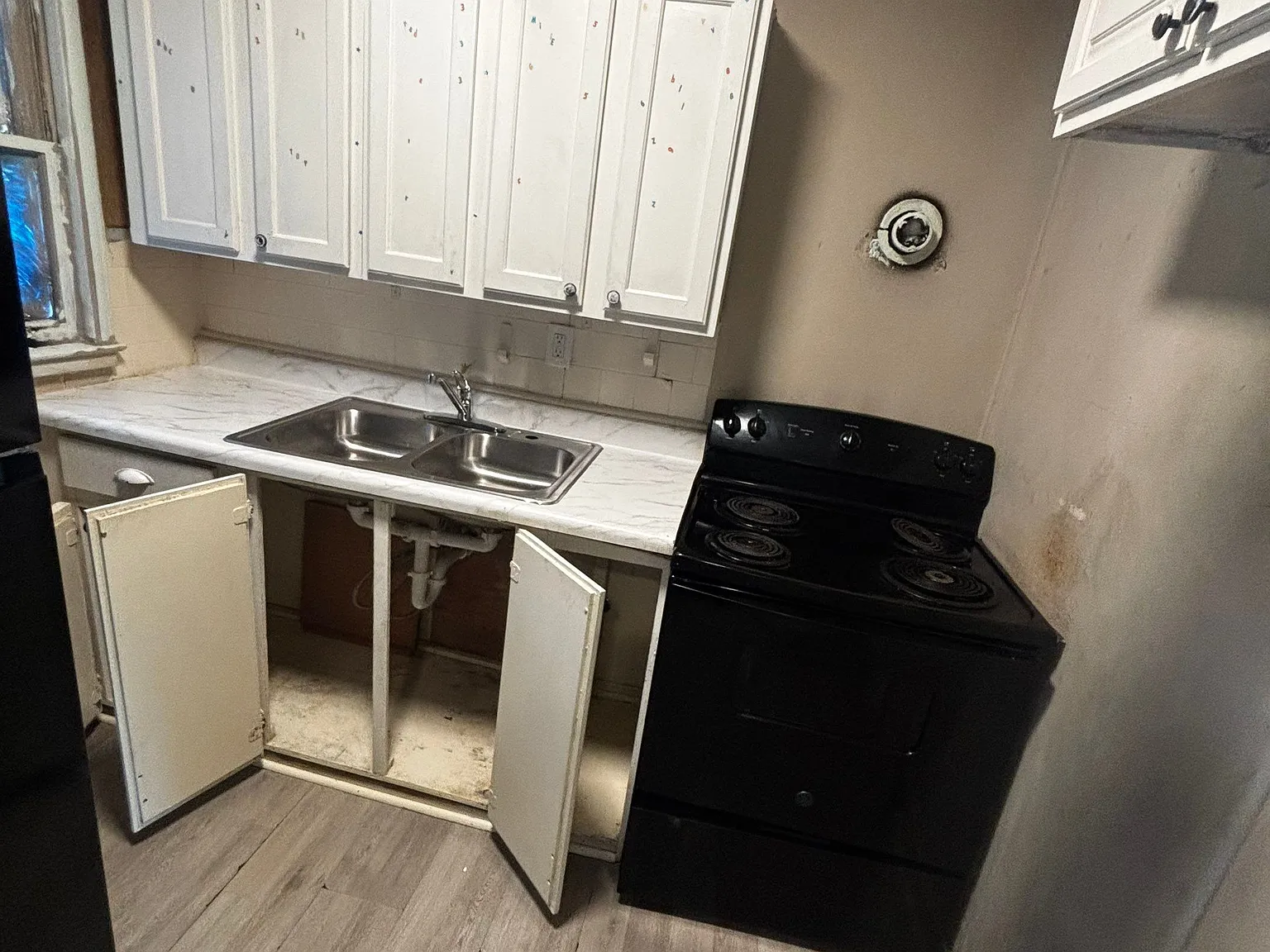 236 Decelle Street - 1 — Photo 3