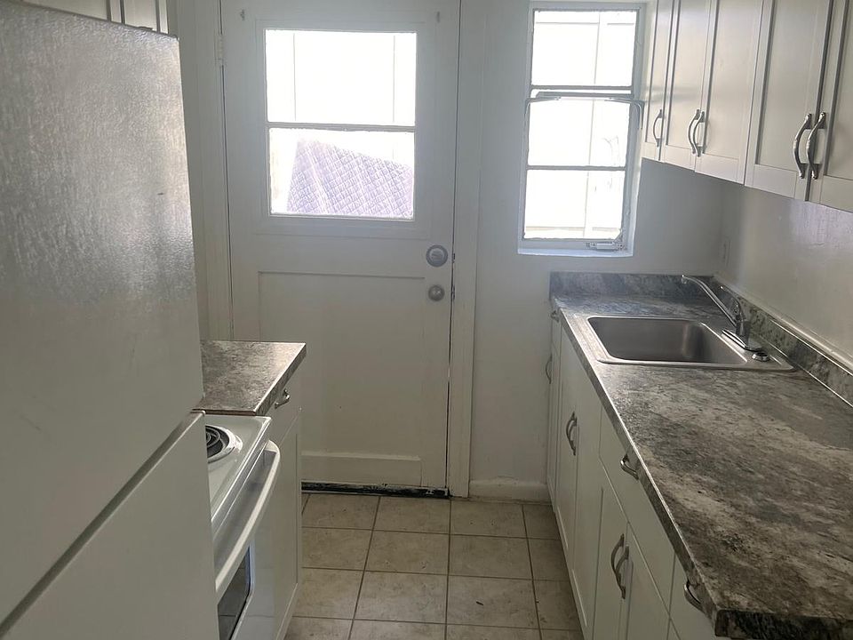 1st image of 717 SE 5th Ave #19