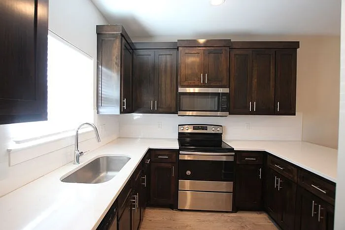 307 N Henry St #15 — Photo 6