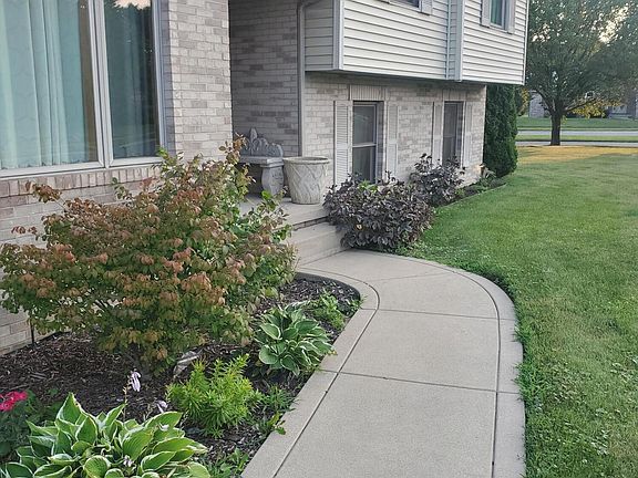 3rd image of 6879 Fox Tail Ave