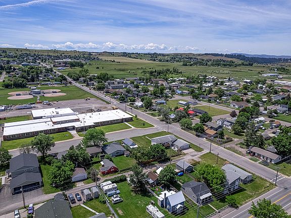 4th image of 114 8th Ave W
