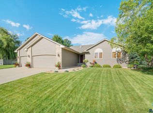 501 N Riverwood Cir, Brandon, SD 57005