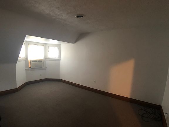 3rd image of 598 E Maiden St APT 3