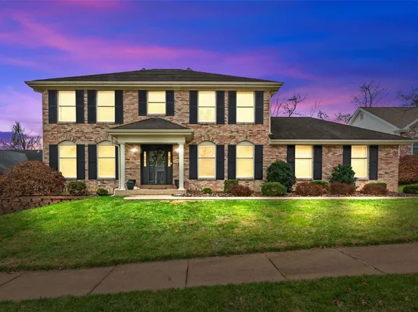 1726 Connemara Dr, Ballwin, MO 63021