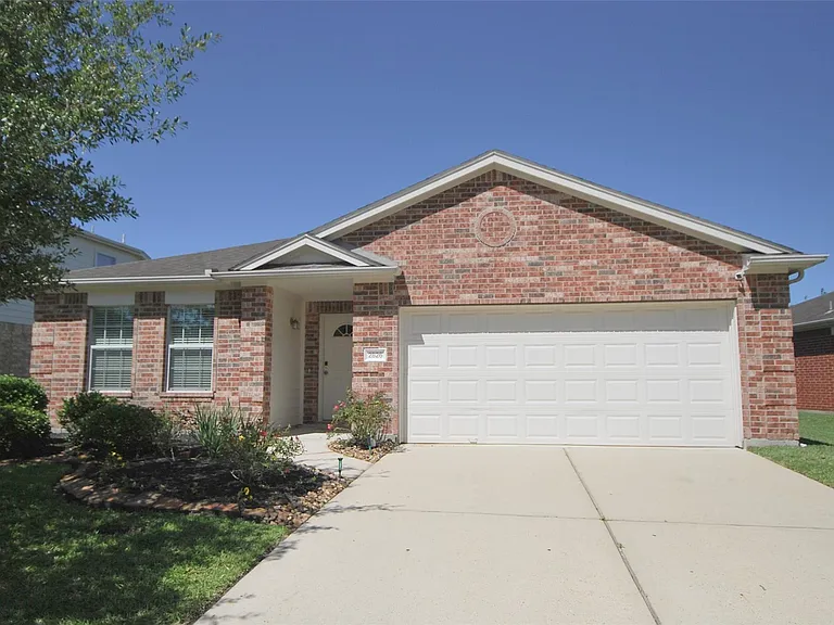 2826 Foster Hill Dr — Photo 1