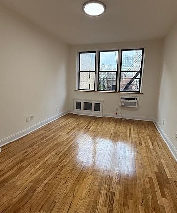 4th image of 405 E 82nd St APT 4C