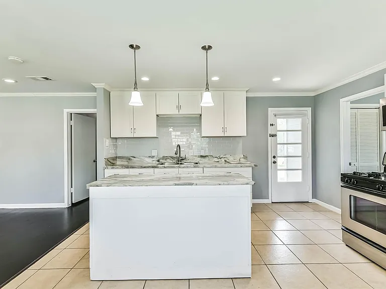 938 Vivian Ave — Photo 11
