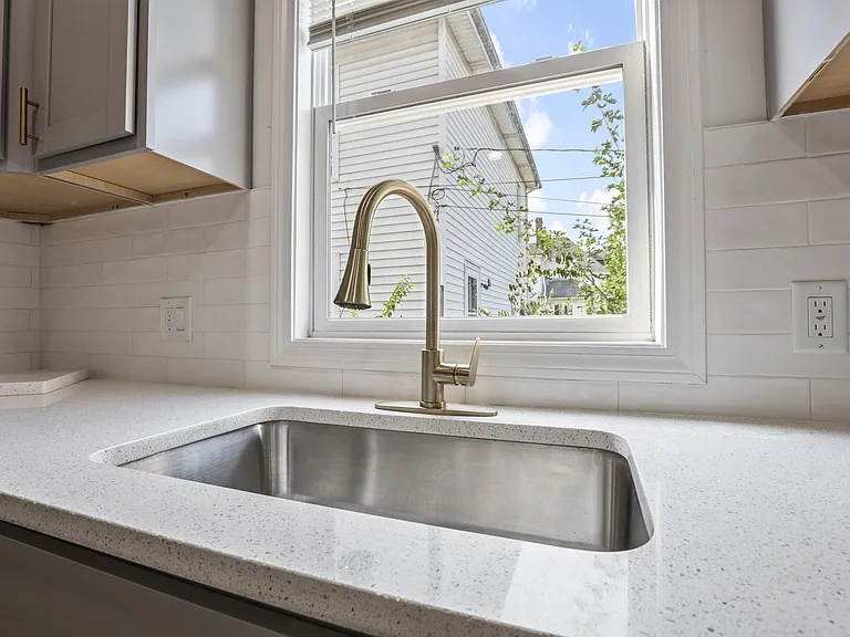 189 Avondale Ave — Photo 11