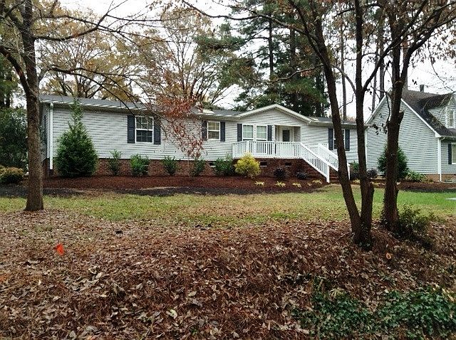 3201 Oxford Dr - Exterior