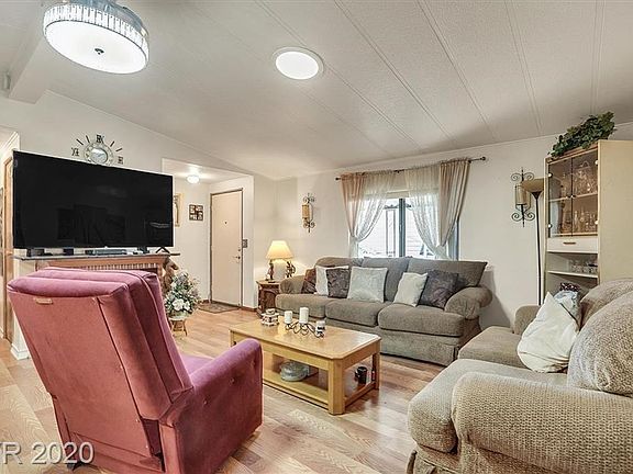 3rd image of 3454 Isle Royale Dr