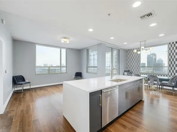 300 Bowie St APT 2301, Austin, TX 78703