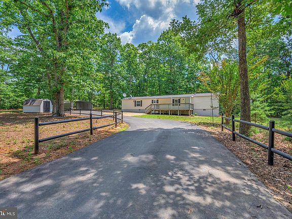 3rd image of 7449 Lakewood Ln