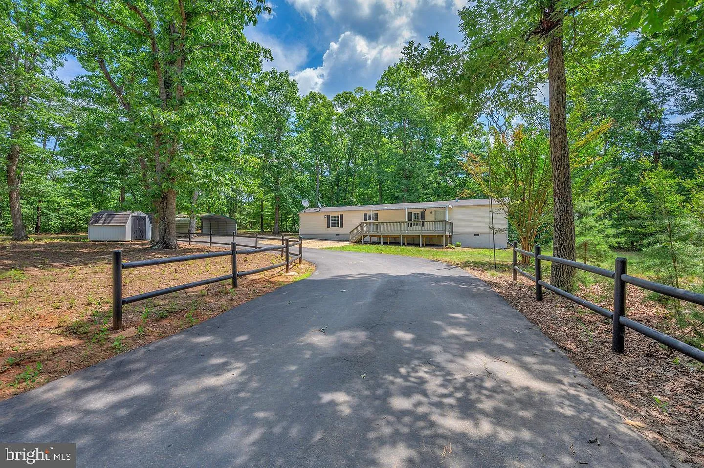 7449 Lakewood Ln photo 1