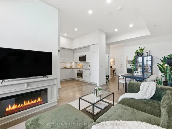 297 Oak Walk Dr #314, Oakville, ON L6H 3R6