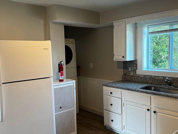 2nd image of 75 Haviland Ave Floor 2