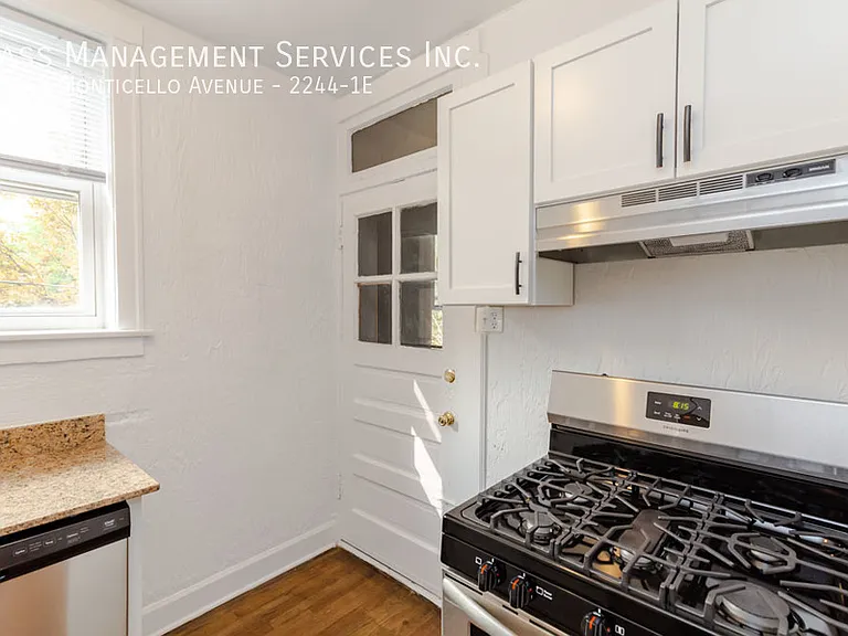 2244 N Monticello Ave #1E — Photo 2