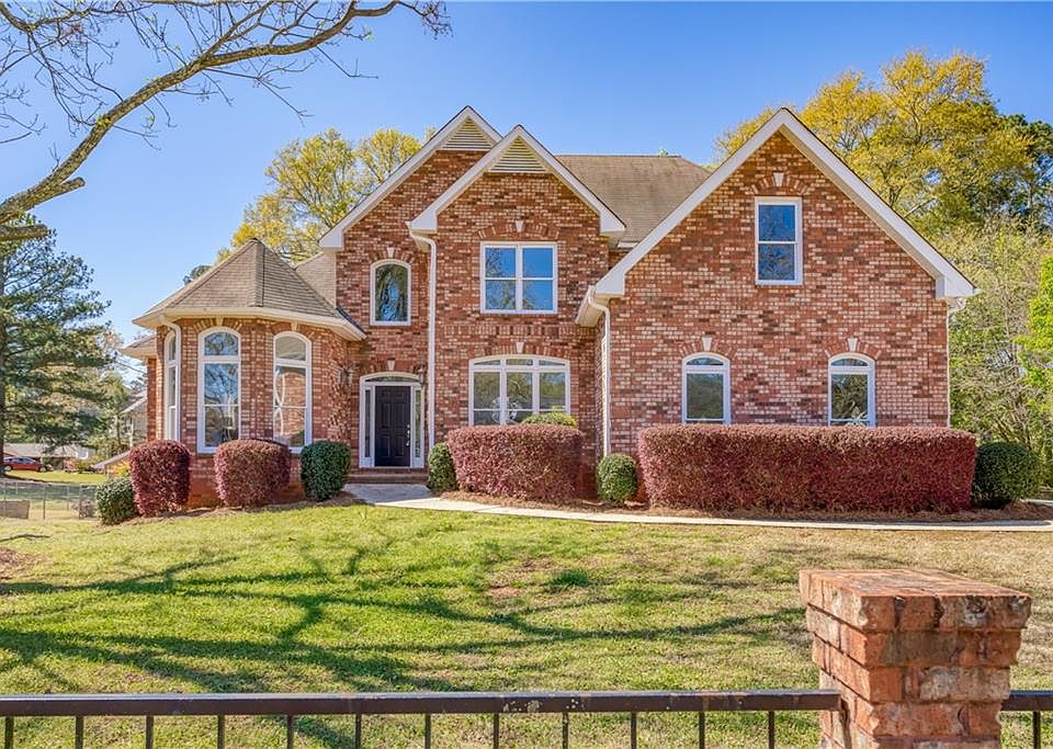 1st image of 2833 Fieldstone Dr SE