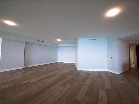 5th image of 18555 Collins Avenue #1005