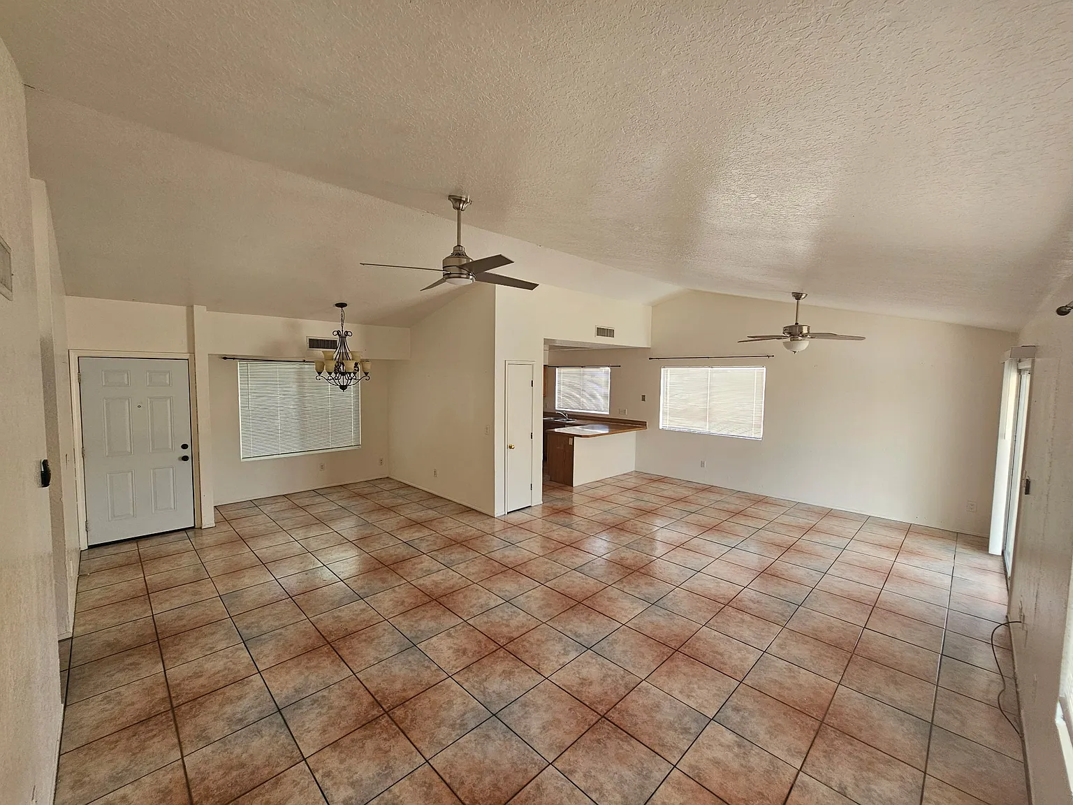 3 bed, 1400 sqft, $1,750 — Photo 4