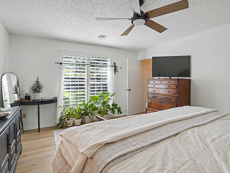 710 Christmas Ln — Photo 17