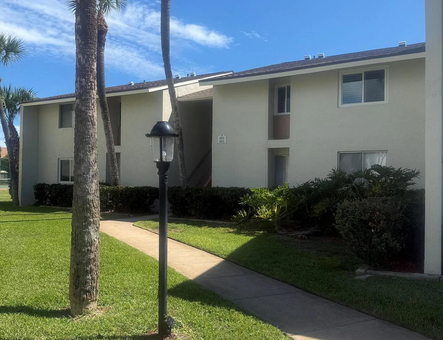 2 bed, 2.0 bath, 1137 sqft, $2,300 — Photo 1