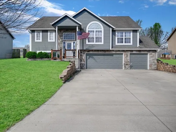 218 S Melrose Ln, Tonganoxie, KS 66086