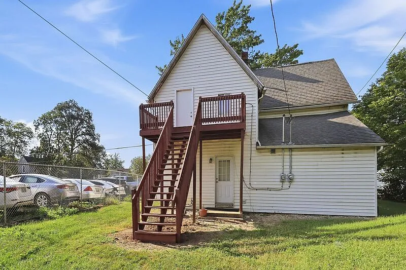2 bed, 1.0 bath, $675 — Photo 3