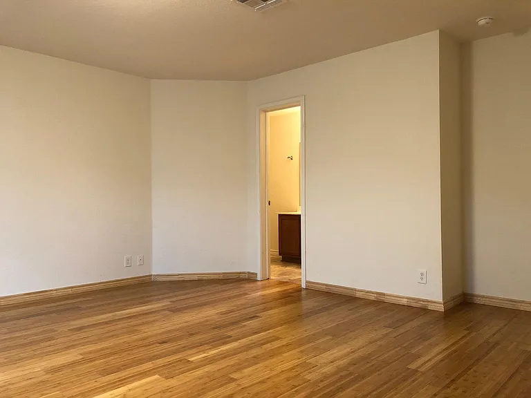 220 Calixto Ct — Photo 12