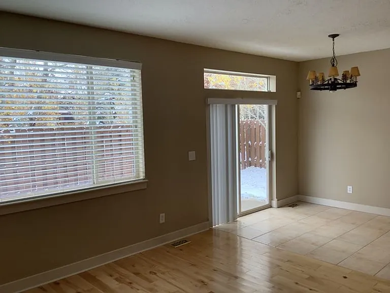 1054 Lincoln Ln — Photo 6