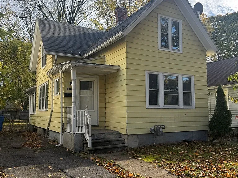 686 Seward St — Photo 1