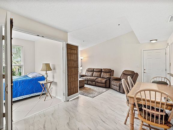 3rd image of 2319 N Congress Avenue #33