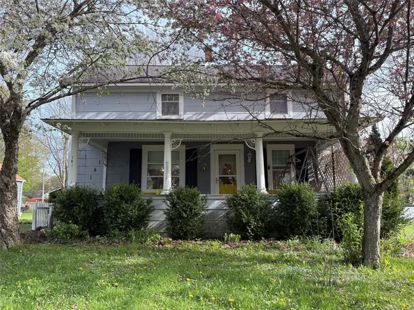 141 W 3rd St, Waterford, PA 16441