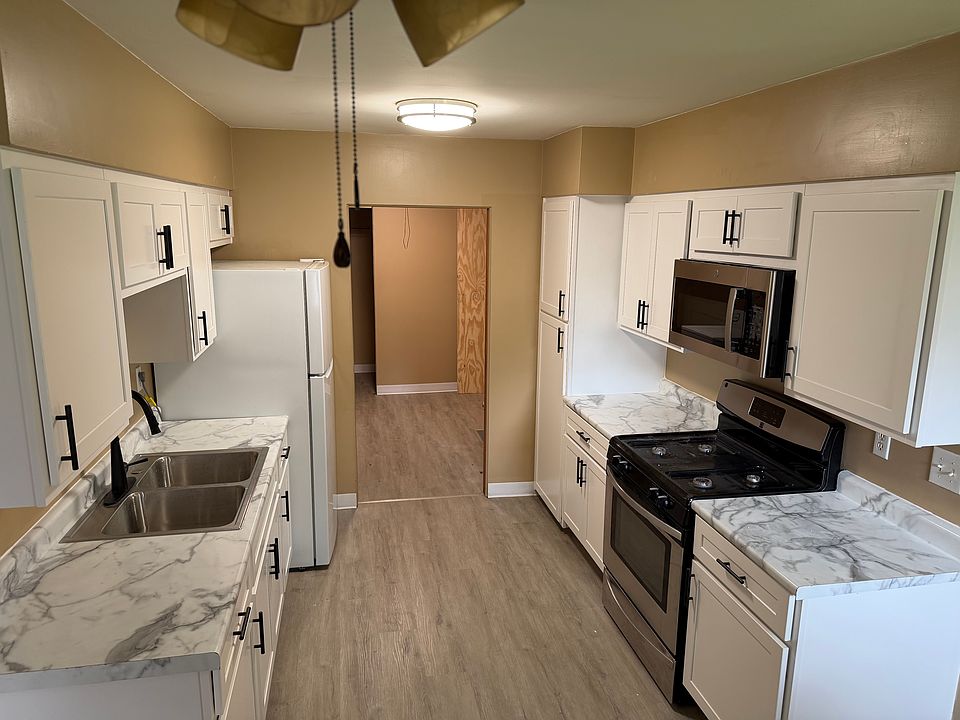 1st image of 1114 E Lake Ave #B