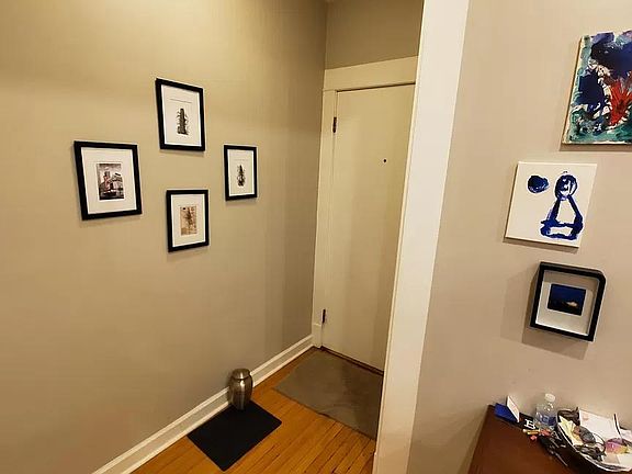 3rd image of 1-2111 W Belle Plaine Ave #1