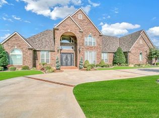 8212 NW Stonebridge Ct, Lawton, OK 73505