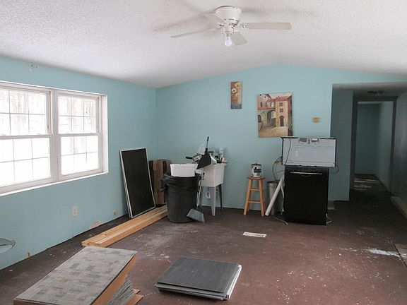 4th image of 4490 Oakwood Dr