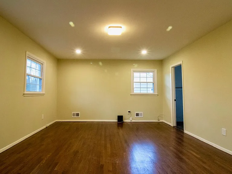 4 Susan Ct — Photo 17