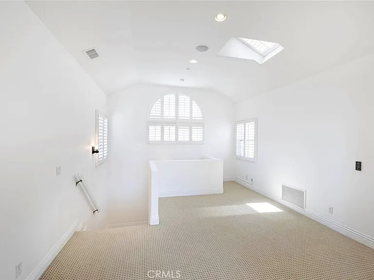 12 San Remo — Photo 32