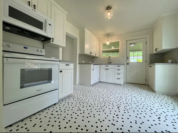 10523 NW 3rd St, Portland, OR 97231