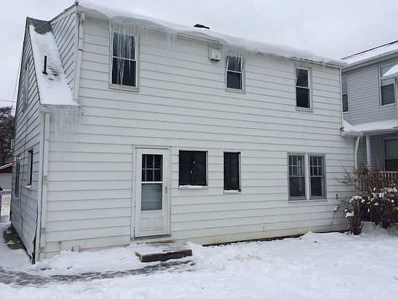 3rd image of 2613 Plum St